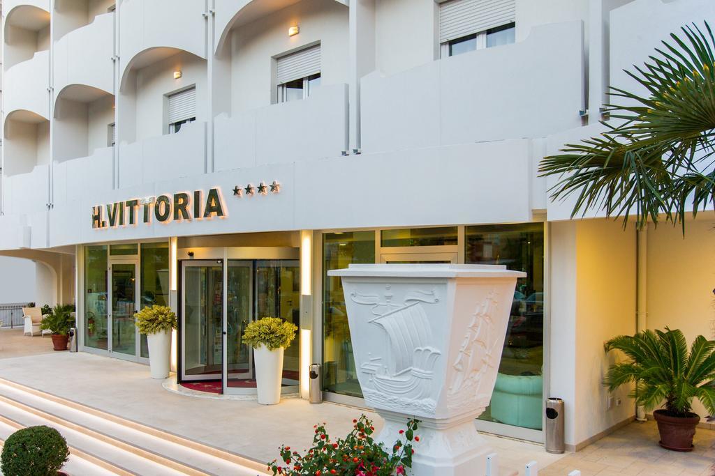 Hotel Vittoria Riccione Kültér fotó